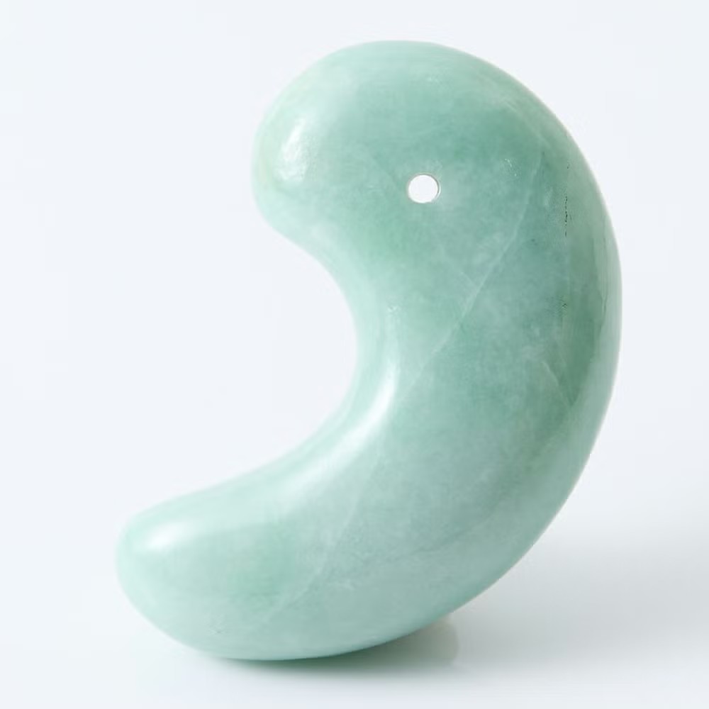 【極上プレミアム・いにしえの勾玉・八尺瓊勾玉同型・淡緑色・艶美麗】（極上プレミアム淡緑色ヒスイ）糸魚川天然翡翠勾玉